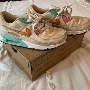 Nike Airmax ‘90 happy pineapple